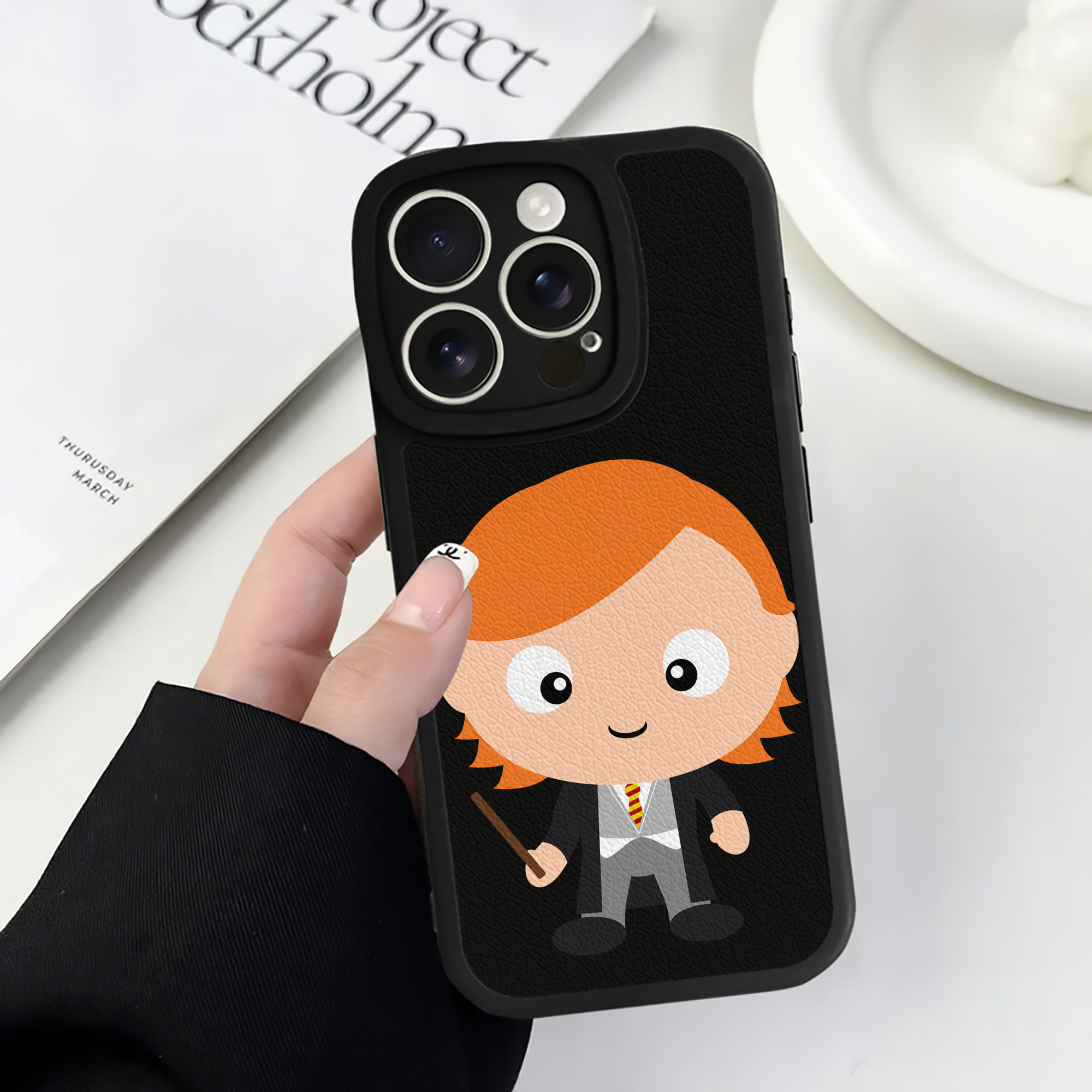 （画像用） Harry Potter ハリー・ポッターシリーズ 【iPhone 16シリーズ対応】シリコンスマホケース（レザー調） 材質：シリコン